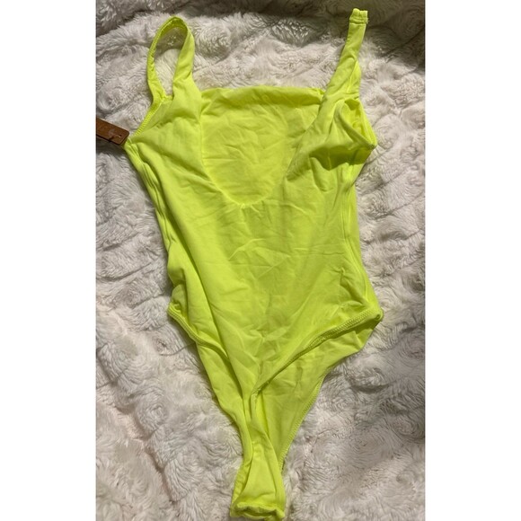 NWT Skims Fits Everybody Square Neck Bodysuit in green highlighter, Size XSmall - Picture 7 of 7